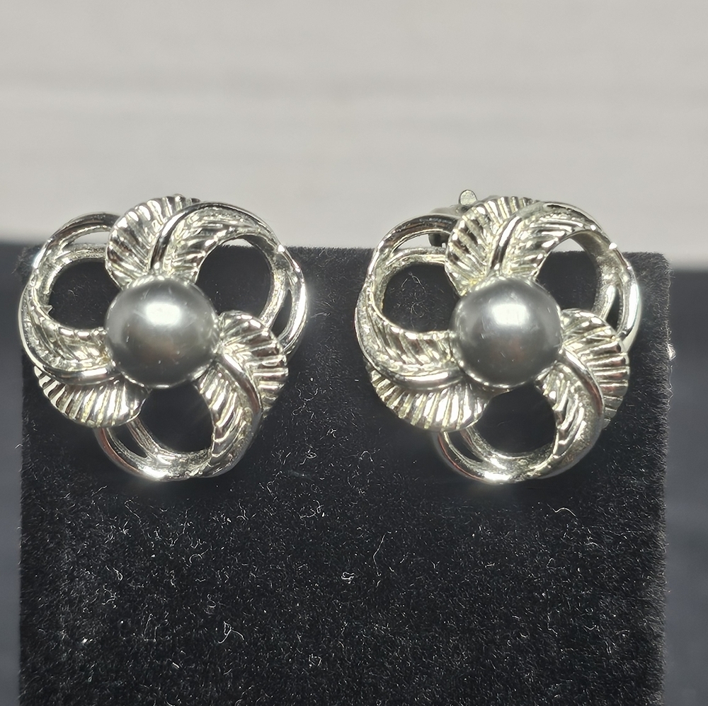 Vintage Star Signed Pearl Flower Swirl Earrings